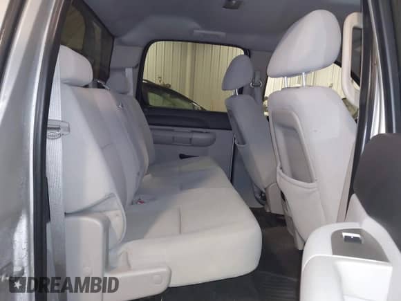 2007 Chevrolet Silverado 1500 1LT z VIN 3GCEK13307G545178, wystawiony jako IAAI lot #41364329 z przebiegiem 241 256 mil mil oraz . Historia ofert i sprzedaży dostępna na DreamBid. Obrazek 8.