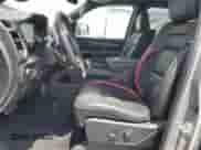 2025 Ram 1500 RHO z VIN 1C6SRFUP6SN661246, wystawiony jako Copart lot #65175565 z przebiegiem 11 289 mil mil oraz Szkoda całkowita • Salvage title. Historia ofert i sprzedaży dostępna na DreamBid. Obrazek 7.