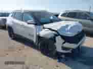 2019 Jeep Compass Altitude z VIN 3C4NJCBB2KT832402, wystawiony jako IAAI lot #41054965 z przebiegiem 84 804 mil mil oraz . Historia ofert i sprzedaży dostępna na DreamBid. Obrazek 1.