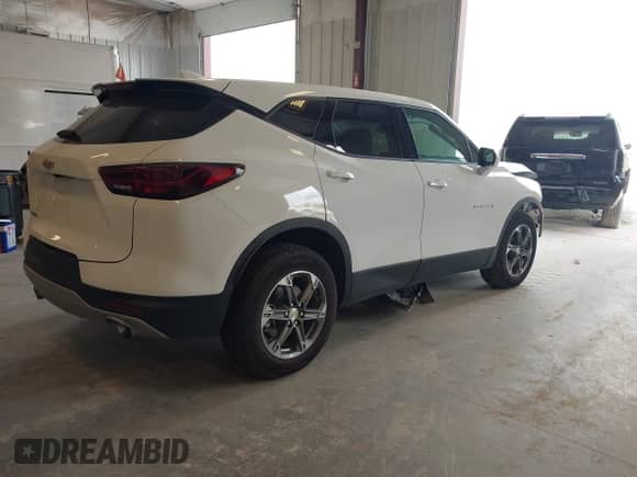 2024 Chevrolet Blazer LT с VIN 3GNKBCR42RS223325, выставлен на аукционе IAAI как лот 42352529 с пробегом 11 312 миль миль и . История ставок и продаж доступна на DreamBid. Изображение 4.