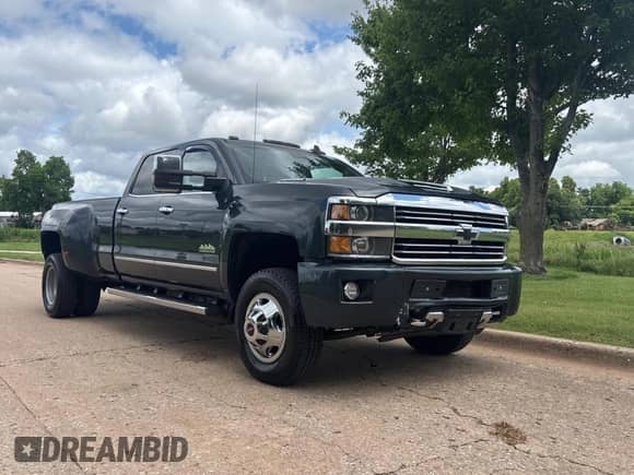 2017 Chevrolet Silverado 3500HD High Country с VIN 1GC4K1EY9HF160774, выставлен на аукционе Copart как лот 58665585 с пробегом 388 613 миль миль и Чистый • Clean title. История ставок и продаж доступна на DreamBid. Изображение 1.