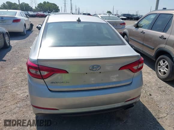 2017 Hyundai Sonata SE с VIN 5NPE24AF7HH513724, выставлен на аукционе IAAI как лот 43005758 с пробегом 138 253 миль миль и . История ставок и продаж доступна на DreamBid. Изображение 16.