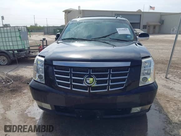 2012 Cadillac Escalade EXT Luxury with VIN 3GYT4MEF5CG153036, listed as a IAAI auction lot 43349035 with 140,716 mi miles and . Bid and sale history available at DreamBid. Image 12.