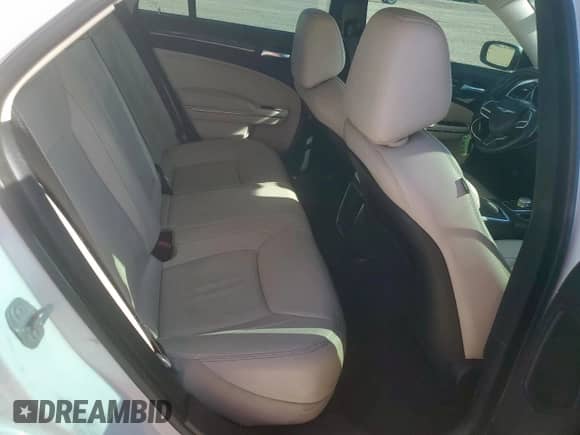 2018 Chrysler 300 Touring z VIN 2C3CCAAG0JH222755, wystawiony jako Copart lot #67623655 z przebiegiem 71 631 mil mil oraz Szkoda całkowita • Salvage title. Historia ofert i sprzedaży dostępna na DreamBid. Obrazek 10.