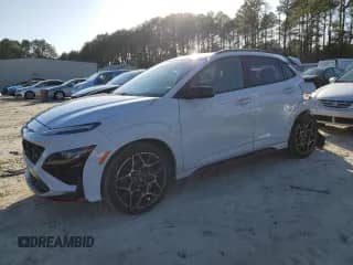 2022 Hyundai Kona с VIN KM8KH3AC6NU004092, выставлен на аукционе Copart как лот 48259165 с пробегом 24 592 миль миль и Списание • Salvage title. История ставок и продаж доступна на DreamBid. Изображение 1.