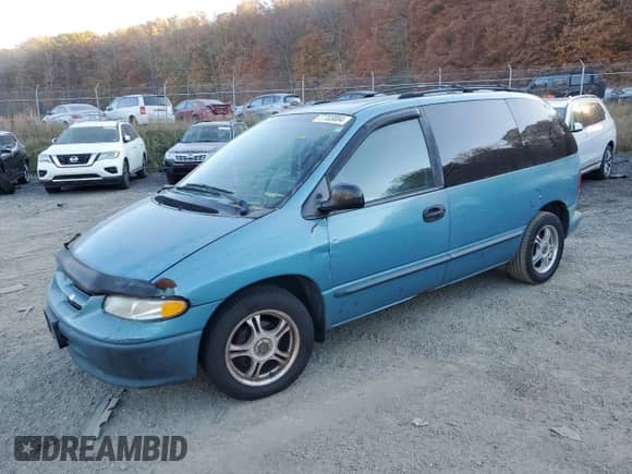 1998 Dodge Caravan с VIN 2B4FP253XWR650504, выставлен на аукционе Copart как лот 77703004 с пробегом Не указан миль и Списание • Salvage title. История ставок и продаж доступна на DreamBid. Изображение 1.