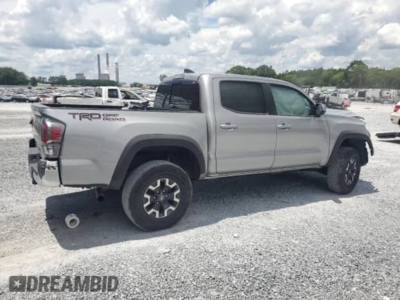 2020 Toyota Tacoma SR5 с VIN 5TFAZ5CN1LX090978, выставлен на аукционе Copart как лот 64010265 с пробегом 117 433 миль миль и Списание • Salvage title. История ставок и продаж доступна на DreamBid. Изображение 3.