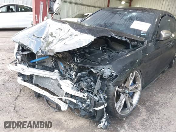 2018 BMW 5 Series M550i xDrive с VIN WBAJB9C51JB035949, выставлен на аукционе IAAI как лот 42085727 с пробегом Не указан миль и . История ставок и продаж доступна на DreamBid. Изображение 6.