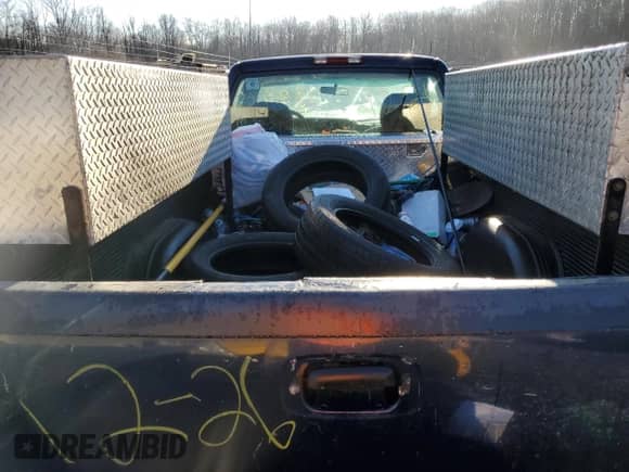 2002 GMC Sierra 1500 z VIN 1GTEC14W42Z183192, wystawiony jako Copart lot #86832884 z przebiegiem Nie podano mil oraz Szkoda całkowita • Salvage title. Historia ofert i sprzedaży dostępna na DreamBid. Obrazek 10.