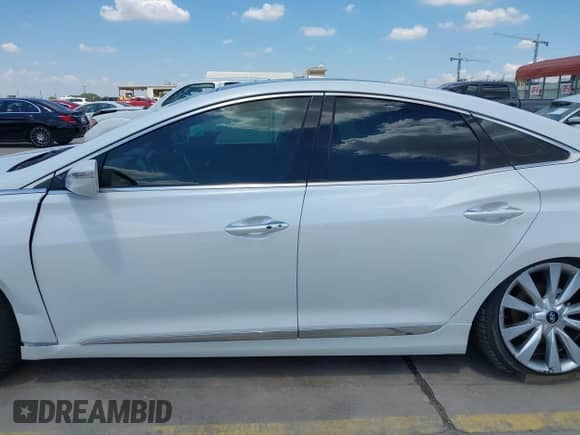 2014 Hyundai Azera Limited with VIN KMHFH4JG1EA379285, listed as a IAAI auction lot 42897559 with 66,862 mi miles and . Bid and sale history available at DreamBid. Image 14.