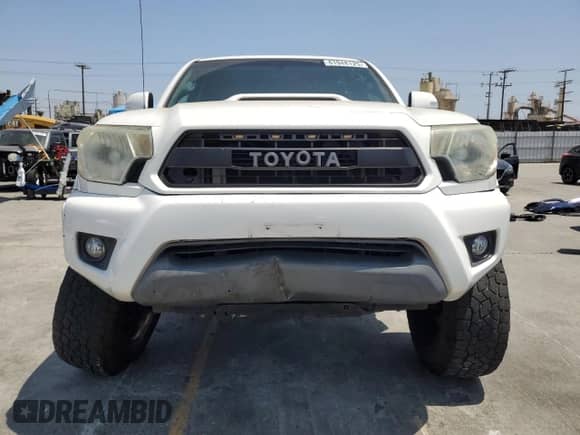 2014 Toyota Tacoma PreRunner z VIN 3TMKU4HN8EM041212, wystawiony jako Copart lot #61948125 z przebiegiem 83 601 mil mil oraz Szkoda całkowita • Salvage title. Historia ofert i sprzedaży dostępna na DreamBid. Obrazek 5.
