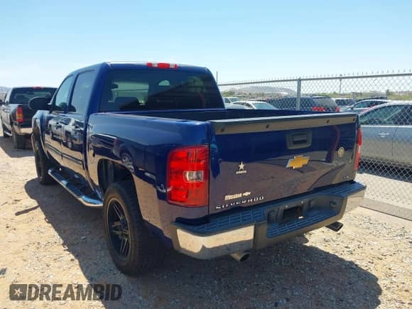 2013 Chevrolet Silverado 1500 LS z VIN 3GCPCREA2DG104325, wystawiony jako IAAI lot #42864946 z przebiegiem 118 355 mil mil oraz . Historia ofert i sprzedaży dostępna na DreamBid. Obrazek 14.