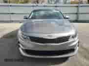 2016 Kia Optima EX z VIN 5XXGU4L36GG057408, wystawiony jako Copart lot #82721095 z przebiegiem 167 278 mil mil oraz Czysty tytuł • Clean title. Historia ofert i sprzedaży dostępna na DreamBid. Obrazek 5.