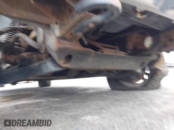 1999 Chevrolet Suburban z VIN 3GNFK16R6XG146089, wystawiony jako IAAI lot #43432599 z przebiegiem 153 966 mil mil oraz . Historia ofert i sprzedaży dostępna na DreamBid. Obrazek 16.