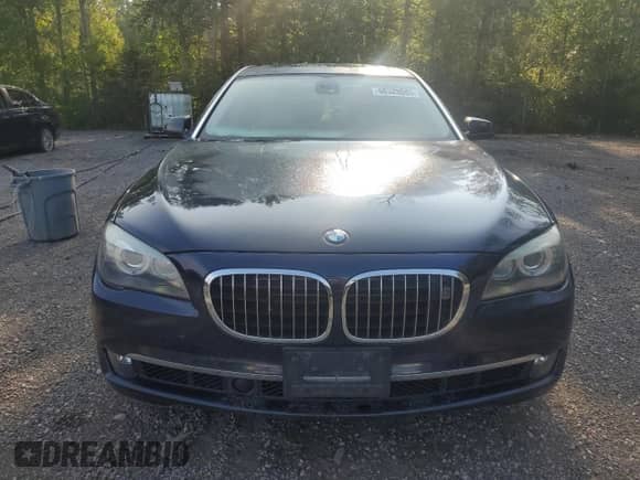 2011 BMW 7 Series 750Li xDrive with VIN WBAKC8C52BC433470, listed as a Copart auction lot 68328085 with 146,479 mi miles and Clean title. Bid and sale history available at DreamBid. Image 5.