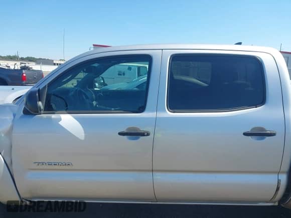 2012 Toyota Tacoma PreRunner z VIN 5TFJU4GN4CX027232, wystawiony jako IAAI lot #43481941 z przebiegiem 181 662 mil mil oraz . Historia ofert i sprzedaży dostępna na DreamBid. Obrazek 14.