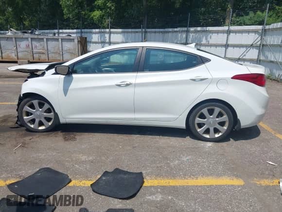 2013 Hyundai Elantra GLS z VIN 5NPDH4AE2DH310302, wystawiony jako IAAI lot #42802488 z przebiegiem 131 684 mil mil oraz . Historia ofert i sprzedaży dostępna na DreamBid. Obrazek 15.