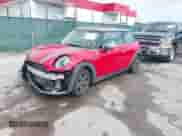 2022 MINI Hardtop Cooper z VIN WMW33DH00N2R91581, wystawiony jako IAAI lot #43315763 z przebiegiem 30 394 mil mil oraz . Historia ofert i sprzedaży dostępna na DreamBid. Obrazek 19.