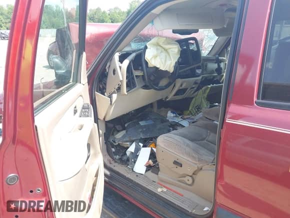 2003 Chevrolet Tahoe LS с VIN 1GNEC13V43R287246, выставлен на аукционе IAAI как лот 42379731 с пробегом Не указан миль и . История ставок и продаж доступна на DreamBid. Изображение 5.