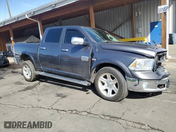 2015 Ram 1500 Laramie Longhorn z VIN 1C6RR7PTXFS788473, wystawiony jako Copart lot #51648395 z przebiegiem 92 715 mil mil oraz Szkoda całkowita • Salvage title. Historia ofert i sprzedaży dostępna na DreamBid. Obrazek 4.