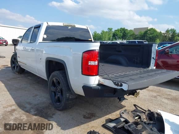 2018 GMC Sierra 1500 z VIN 1GTR1LEC7JZ265035, wystawiony jako IAAI lot #42202929 z przebiegiem 99 094 mil mil oraz . Historia ofert i sprzedaży dostępna na DreamBid. Obrazek 3.