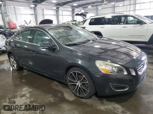 2013 Volvo S60 T6 R-Design Platinum с VIN YV1902FH1D1229913, выставлен на аукционе Copart как лот 71681125 с пробегом 129 365 миль миль и Чистый • Clean title. История ставок и продаж доступна на DreamBid. Изображение 4.