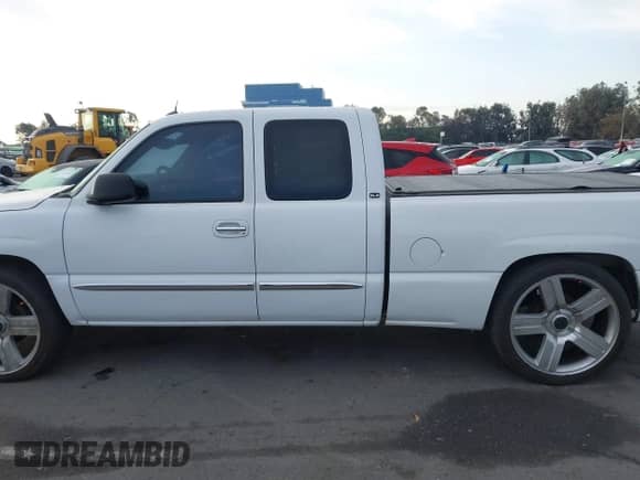 2005 GMC Sierra 1500 SLT with VIN 2GTEC19T851291536, listed as a IAAI auction lot 41428286 with 232,611 mi miles and . Bid and sale history available at DreamBid. Image 13.