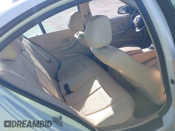 2015 BMW 3 Series 320i xDrive с VIN WBA3C3C58FK201605, выставлен на аукционе IAAI как лот 43098809 с пробегом 145 647 миль миль и . История ставок и продаж доступна на DreamBid. Изображение 8.