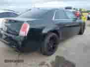 2013 Chrysler 300 S z VIN 2C3CCABG9DH551117, wystawiony jako IAAI lot #41976425 z przebiegiem 183 267 mil mil oraz . Historia ofert i sprzedaży dostępna na DreamBid. Obrazek 4.