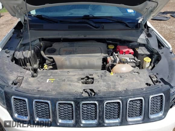 2019 Jeep Compass Limited with VIN 3C4NJDCB0KT747725, listed as a IAAI auction lot 43251726 with 97,576 mi miles and . Bid and sale history available at DreamBid. Image 10.