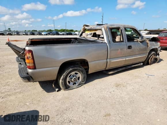 2003 GMC Sierra 1500 SLE with VIN 2GTEC19T331157918, listed as a Copart auction lot 68437155 with 130,152 mi miles and Salvage title. Bid and sale history available at DreamBid. Image 3.