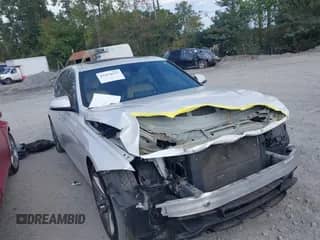 2018 BMW 3 Series 330i z VIN WBA8B9C50JEE81865, wystawiony jako IAAI lot #43414655 z przebiegiem 89 591 mil mil oraz . Historia ofert i sprzedaży dostępna na DreamBid. Obrazek 1.