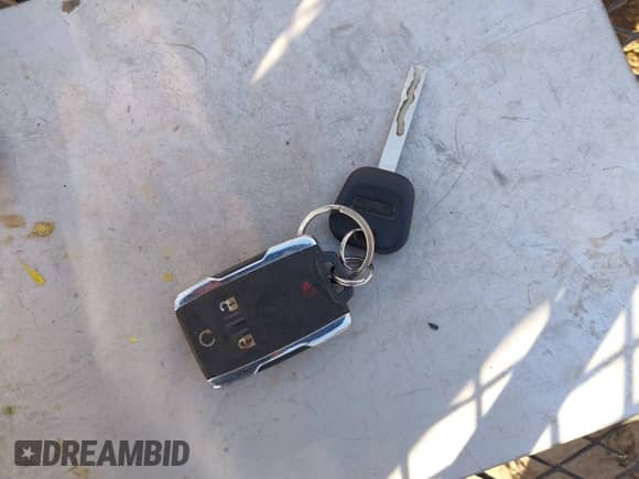 2015 GMC Sierra 1500 Denali with VIN 3GTU2WEC0FG387123, listed as a IAAI auction lot 41420286 with 178,385 mi miles and . Bid and sale history available at DreamBid. Image 11.