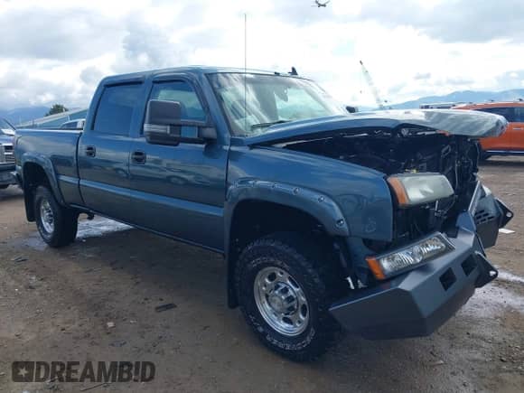 2006 Chevrolet Silverado 2500HD LT3 z VIN 1GCHK23D66F219963, wystawiony jako IAAI lot #42130281 z przebiegiem 331 178 mil mil oraz . Historia ofert i sprzedaży dostępna na DreamBid. Obrazek 1.