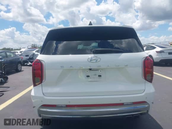 2023 Hyundai Palisade Calligraphy с VIN KM8R74GE0PU581123, выставлен на аукционе IAAI как лот 42976945 с пробегом 25 521 миль миль и . История ставок и продаж доступна на DreamBid. Изображение 17.