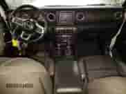 2023 Jeep Wrangler Sahara с VIN 1C4HJXEG1PW507415, выставлен на аукционе Copart как лот 88068965 с пробегом 17 249 миль миль и Списание • Salvage title. История ставок и продаж доступна на DreamBid. Изображение 8.