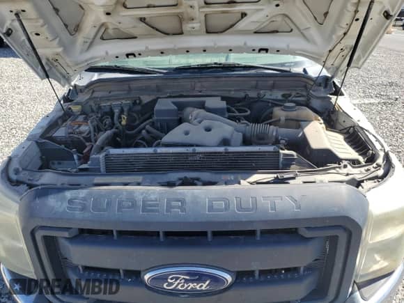 2013 Ford F-250 XL z VIN 1FT7X2A64DEA52619, wystawiony jako Copart lot #56963475 z przebiegiem 187 519 mil mil oraz Czysty tytuł • Clean title. Historia ofert i sprzedaży dostępna na DreamBid. Obrazek 11.