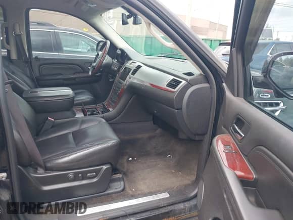 2009 Cadillac Escalade с VIN 1GYFK23209R265713, выставлен на аукционе IAAI как лот 42825207 с пробегом 236 756 миль миль и . История ставок и продаж доступна на DreamBid. Изображение 5.