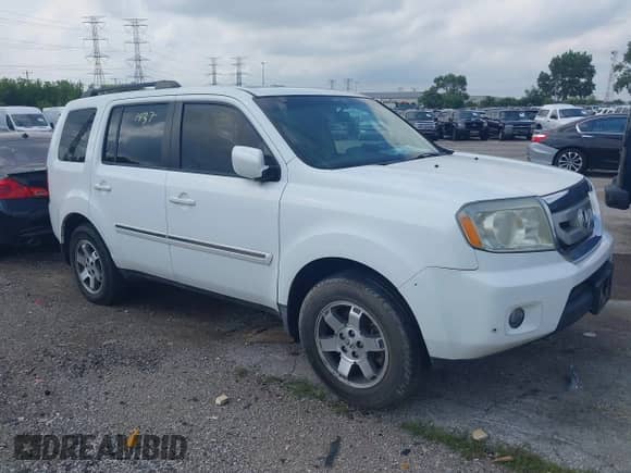 2009 Honda Pilot Touring with VIN 5FNYF489X9B016359, listed as a IAAI auction lot 43021437 with 288,269 mi miles and . Bid and sale history available at DreamBid. Image 1.