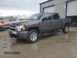 2011 Chevrolet Silverado 1500 LS z VIN 3GCPKREA4BG183416, wystawiony jako Copart lot #55155805 z przebiegiem 157 370 mil mil oraz Szkoda całkowita • Salvage title. Historia ofert i sprzedaży dostępna na DreamBid. Obrazek 1.
