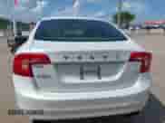2016 Volvo S60 T5 Drive-E Premier z VIN YV126MFK3G2392567, wystawiony jako IAAI lot #42731679 z przebiegiem 91 321 mil mil oraz . Historia ofert i sprzedaży dostępna na DreamBid. Obrazek 16.