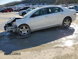 2010 Chevrolet Malibu 2LT z VIN 1G1ZD5E74AF111883, wystawiony jako Copart lot #41582015 z przebiegiem 132 170 mil mil oraz Szkoda całkowita • Salvage title. Historia ofert i sprzedaży dostępna na DreamBid. Obrazek 1.