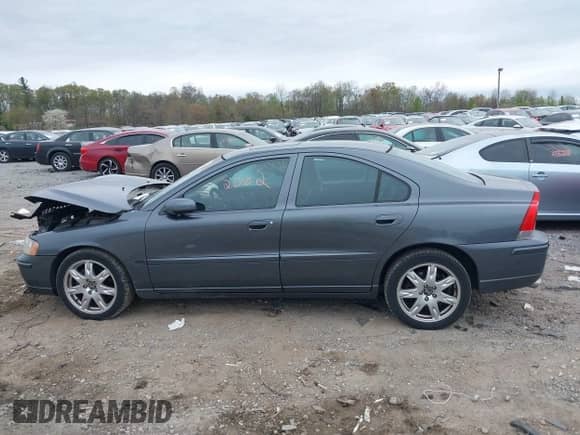 2005 Volvo S60 с VIN YV1RH592452475870, выставлен на аукционе IAAI как лот 42082002 с пробегом 226 918 миль миль и . История ставок и продаж доступна на DreamBid. Изображение 14.