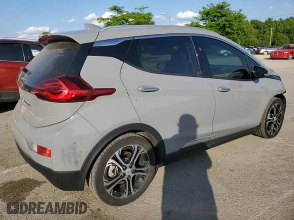 2020 Chevrolet Bolt EV Premier с VIN 1G1FZ6S05L4136257, выставлен на аукционе Copart как лот 55837195 с пробегом 66 248 миль миль и Списание • Salvage title. История ставок и продаж доступна на DreamBid. Изображение 3.