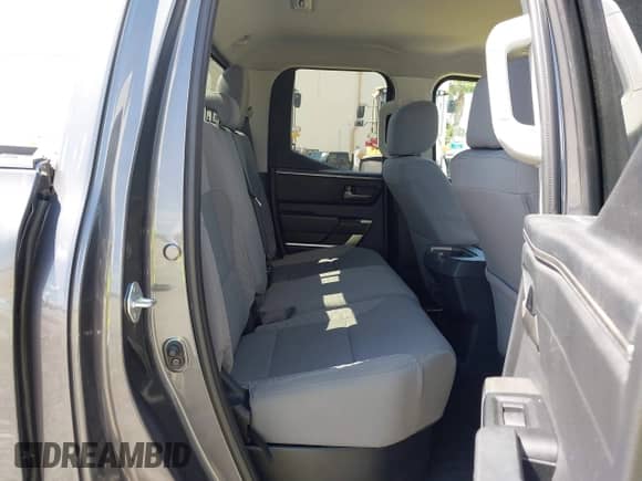 2024 Toyota Tundra SR5 с VIN 5TFLA5DA3RX134435, выставлен на аукционе IAAI как лот 42799873 с пробегом 40 529 миль миль и . История ставок и продаж доступна на DreamBid. Изображение 8.