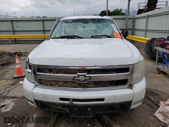 2010 Chevrolet Silverado 1500 LTZ with VIN 1GCSCTE08AZ208747, listed as a Copart auction lot 58322035 with 436,956 mi miles and Salvage title. Bid and sale history available at DreamBid. Image 5.