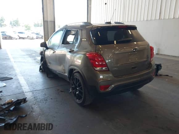 2021 Chevrolet Trax LT z VIN KL7CJLSB8MB358688, wystawiony jako IAAI lot #43028764 z przebiegiem 26 445 mil mil oraz . Historia ofert i sprzedaży dostępna na DreamBid. Obrazek 3.
