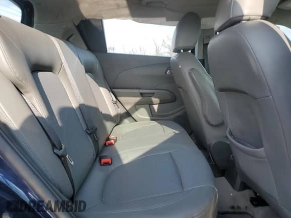 2015 Chevrolet Sonic LTZ z VIN 1G1JF6SB8F4201238, wystawiony jako Copart lot #83118114 z przebiegiem 77 134 mil mil oraz Szkoda całkowita • Salvage title. Historia ofert i sprzedaży dostępna na DreamBid. Obrazek 10.