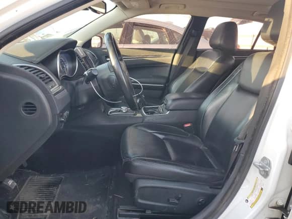 2018 Chrysler 300 Touring L с VIN 2C3CCAAG6JH308149, выставлен на аукционе Copart как лот 70742375 с пробегом 99 734 миль миль и Списание • Salvage title. История ставок и продаж доступна на DreamBid. Изображение 7.