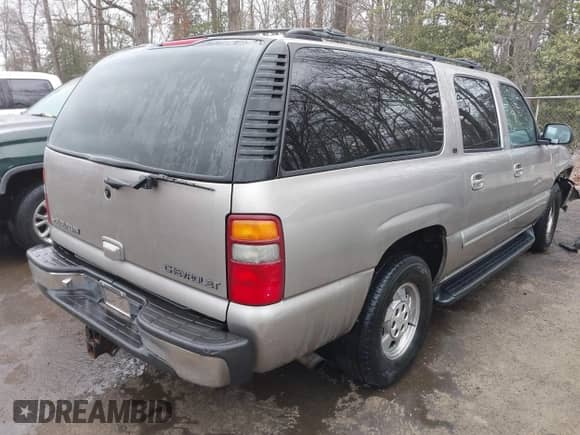 2001 Chevrolet Suburban LT with VIN 1GNFK16T91J261576, listed as a IAAI auction lot 41714208 with 300,960 mi miles and . Bid and sale history available at DreamBid. Image 4.